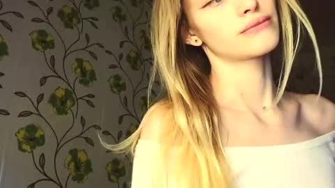 Snapshot of eva_eyre chatting on 05.17.26 Evvie online show from 05.17.26