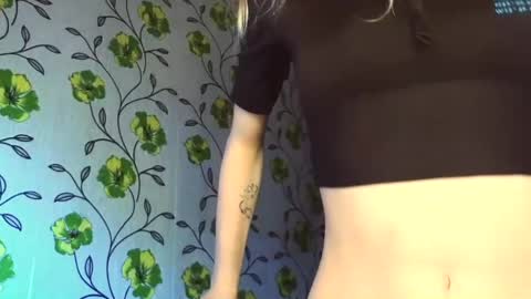 Snapshot of eva_eyre chatting on 05.22.26 Evvie online show from 05.22.26