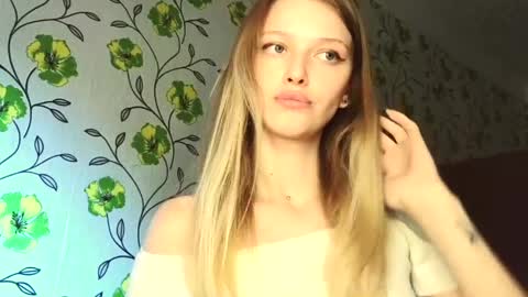 Snapshot of eva_eyre chatting on 05.25.26 Evvie online show from 05.25.26