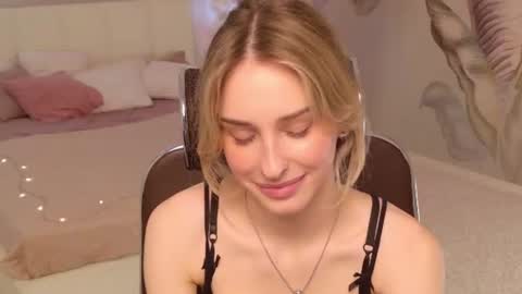 Snapshot of eva_mitchell chatting on 07.19.26 Eva online show from 07.19.26