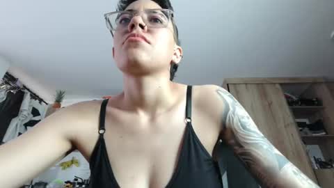 Snapshot of eva_monwalker chatting on 06.17.26 Eva cute online show from 06.17.26