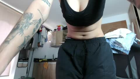 Snapshot of eva_monwalker chatting on 06.25.26 Eva cute online show from 06.25.26