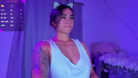 Eva Shinee online show from 12.18.25