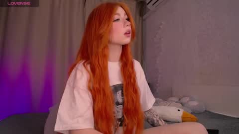 Snapshot of evaa_moonn_ chatting on 03.08.25 Eva online show from 03.08.25