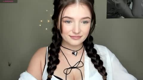 Snapshot of evaamillerr chatting on 12.16.24 Eva online show from 12.16.24