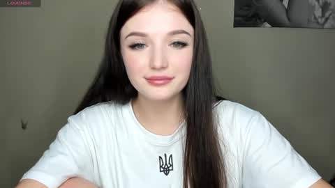 Snapshot of evaamillerr chatting on 01.07.25 Eva online show from 01.07.25