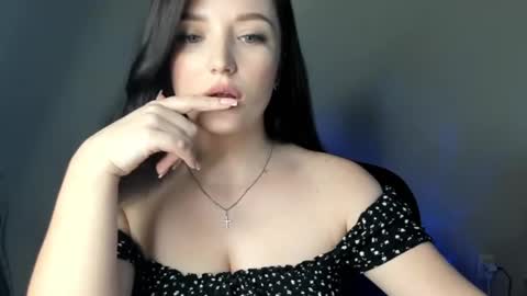 Snapshot of evaamillerr chatting on 02.18.25 Eva online show from 02.18.25