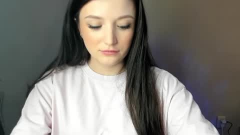 Snapshot of evaamillerr chatting on 02.19.25 Eva online show from 02.19.25