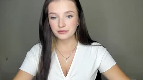 Snapshot of evaamillerr chatting on 09.17.25 Eva online show from 09.17.25