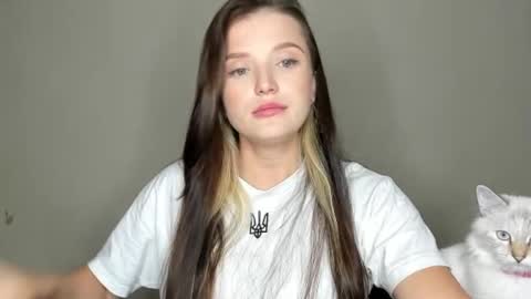 Snapshot of evaamillerr chatting on 09.27.25 Eva online show from 09.27.25