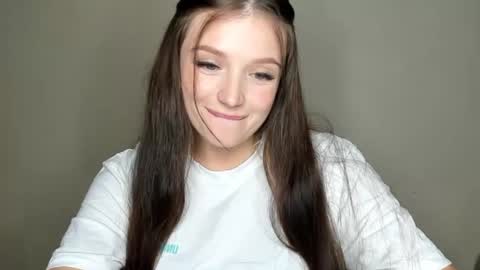 Snapshot of evaamillerr chatting on 10.25.25 Eva online show from 10.25.25