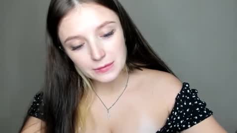 Snapshot of evaamillerr chatting on 10.29.25 Eva online show from 10.29.25