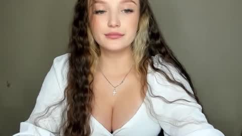 Snapshot of evaamillerr chatting on 11.01.25 Eva online show from 11.01.25