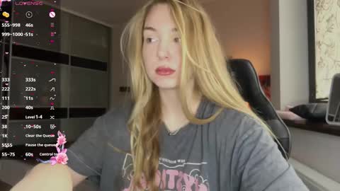 evacarter1 online show from 10.21.25