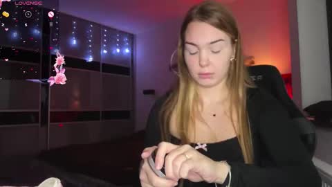 evacarter1 online show from 11.16.25