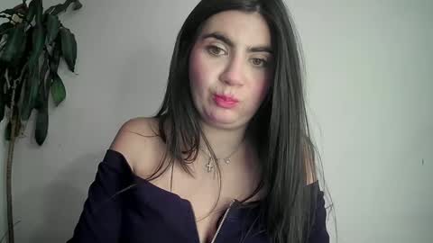 Snapshot of evacollins12 chatting on 01.29.25 evacollins12 online show from 01.29.25