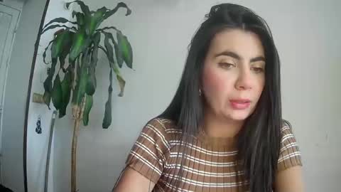 Snapshot of evacollins12 chatting on 02.23.25 evacollins12 online show from 02.23.25