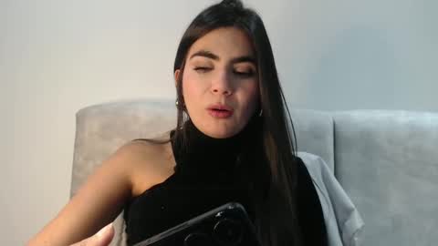 Snapshot of evacollins12 chatting on 10.01.25 evacollins12 online show from 10.01.25