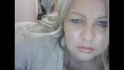 Snapshot of evafrench1991 chatting on 11.21.25 evafrench1991 online show from 11.21.25