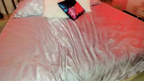 Snapshot of evagomez chatting on 09.21.25 Eva Gomez online show from 09.21.25