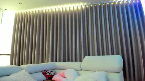 Snapshot of evagomez chatting on 09.30.25 Eva Gomez online show from 09.30.25