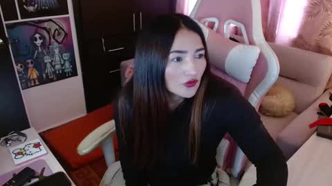 Snapshot of evagrays chatting on 10.03.25 Eva online show from 10.03.25