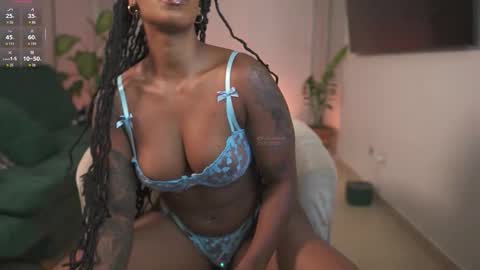 evajacksss_ online show from 11.13.25