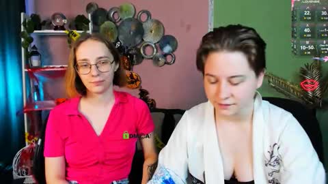 Snapshot of evalora_vei chatting on 10.20.25 evalora online show from 10.20.25