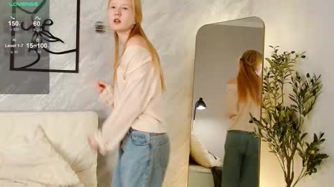 Snapshot of evamiler_ chatting on 11.11.25 Liandra online show from 11.11.25