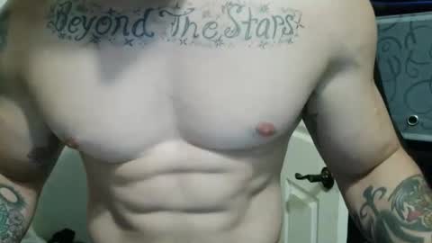 Snapshot of evancage chatting on 05.19.26 evan cage online show from 05.19.26