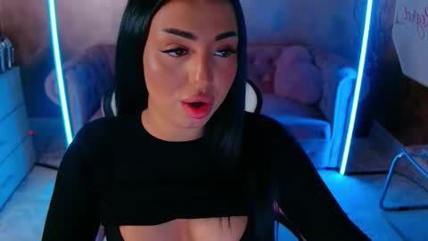 Snapshot of evanew_ chatting on 10.19.25 Eva online show from 10.19.25