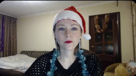 Snapshot of evangeline06 chatting on 12.25.24 YourMistress online show from 12.25.24