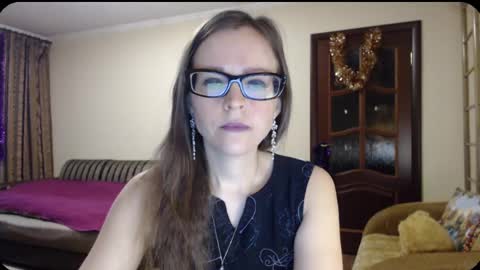 Snapshot of evangeline06 chatting on 12.26.24 YourMistress online show from 12.26.24