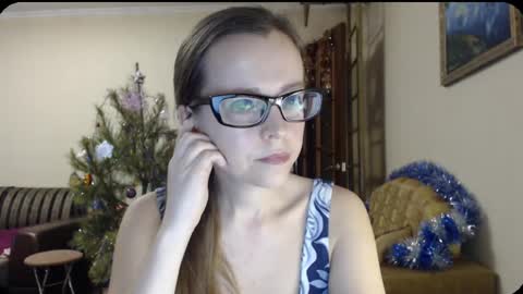 Snapshot of evangeline06 chatting on 01.10.25 YourMistress online show from 01.10.25