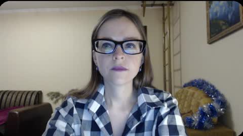 Snapshot of evangeline06 chatting on 01.17.25 YourMistress online show from 01.17.25