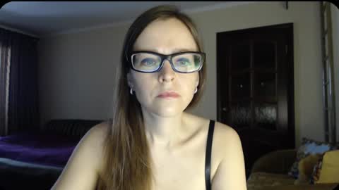 Snapshot of evangeline06 chatting on 03.05.25 YourMistress online show from 03.05.25