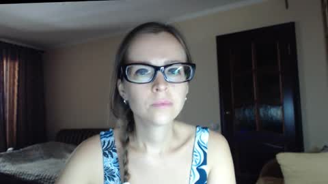 Snapshot of evangeline06 chatting on 09.10.25 YourMistress online show from 09.10.25