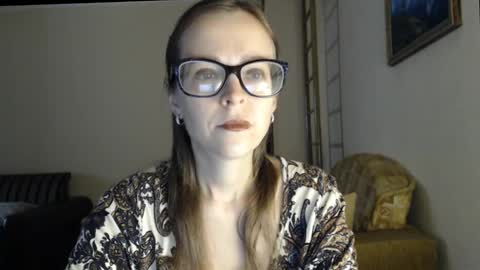 Snapshot of evangeline06 chatting on 10.01.25 YourMistress online show from 10.01.25