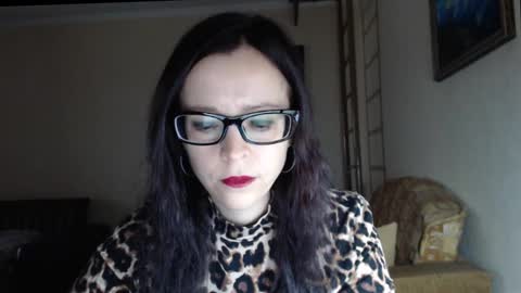 Snapshot of evangeline06 chatting on 10.06.25 YourMistress online show from 10.06.25