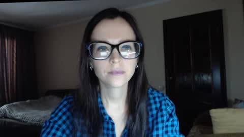 Snapshot of evangeline06 chatting on 10.15.25 YourMistress online show from 10.15.25