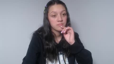 Snapshot of evangeline_petite chatting on 09.14.25 eva online show from 09.14.25