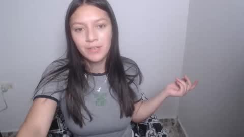 Snapshot of evangeline_petite chatting on 05.27.26 eva online show from 05.27.26