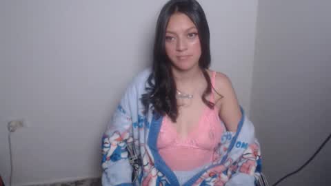 Snapshot of evangeline_petite chatting on 05.29.26 eva online show from 05.29.26