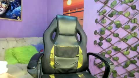 Snapshot of evangely15_ chatting on 11.23.25 evangely15_ online show from 11.23.25