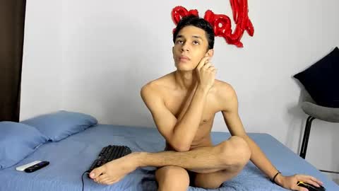 Snapshot of evans_collins24 chatting on 10.14.25 Evans collins24 online show from 10.14.25