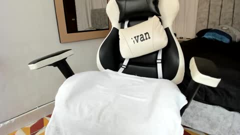 Snapshot of evans_king chatting on 03.12.25 Evan online show from 03.12.25