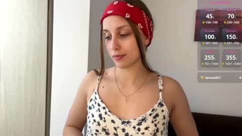 Snapshot of evarenard_ chatting on 04.17.26 evarenard_ online show from 04.17.26