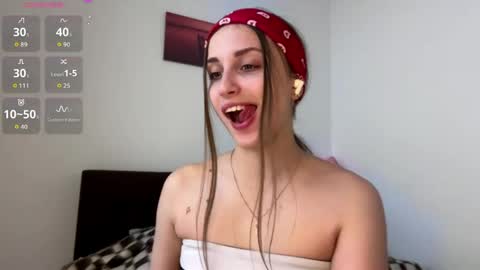 Snapshot of evarenard_ chatting on 04.19.26 evarenard_ online show from 04.19.26