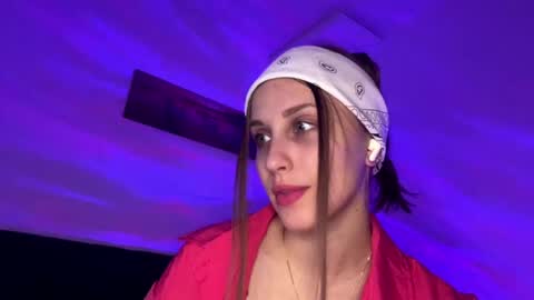Snapshot of evarenard_ chatting on 05.03.26 evarenard_ online show from 05.03.26