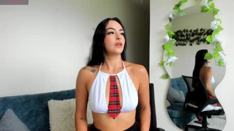 Snapshot of evaritz__ chatting on 06.06.26 EVARITZ online show from 06.06.26
